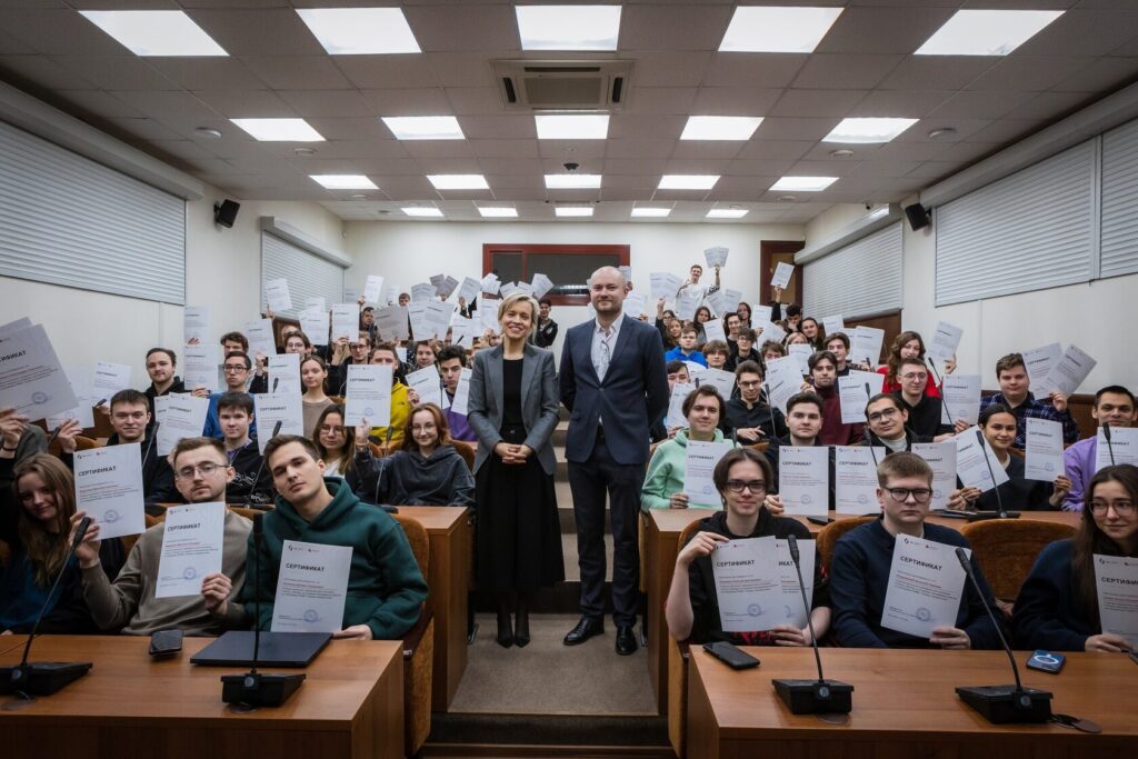 Студенты РТУ МИРЭА получили статус экспертов по созданию программных роботов на платформе ROBIN